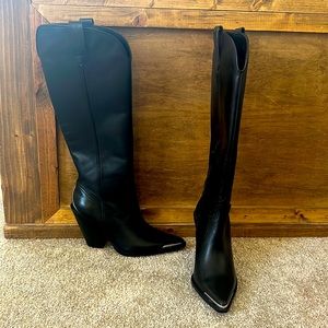 Brand new boots. Smoke and pet free home!